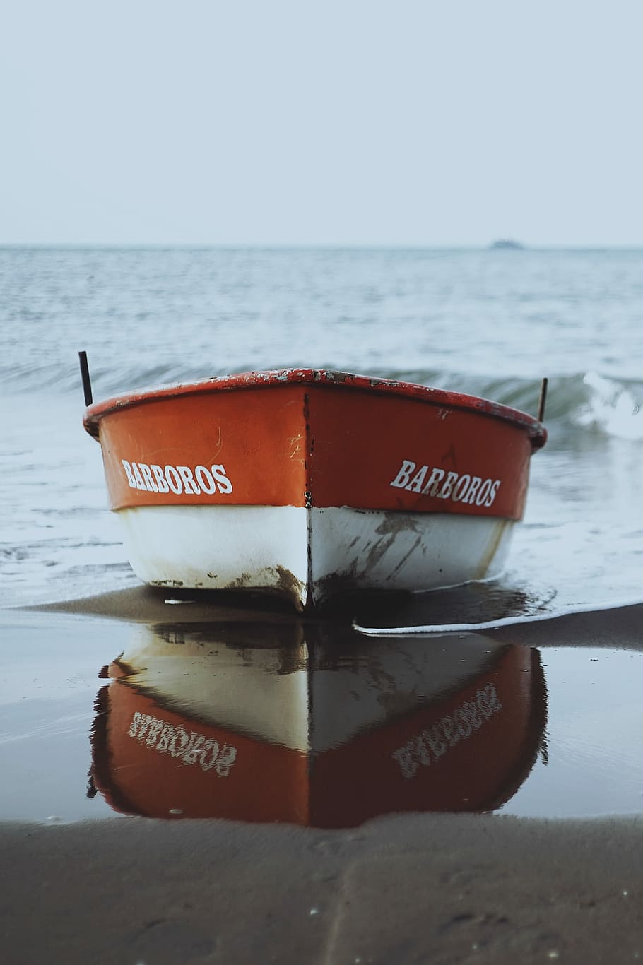 red and white Barboros boat on seashore, red and white Barboros boat near body of water HD wallpaper