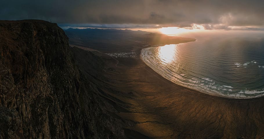 bird's eye view of seashore near cliff, birds eye view of shore and body of water HD wallpaper