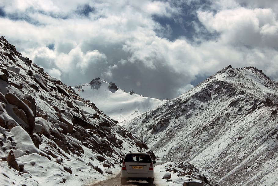 snow, road, mountains, sky, clouds, winter, car, snow peak HD wallpaper
