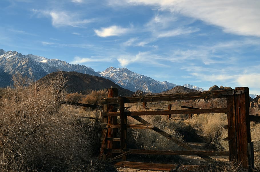 gate, lone pine, western, mountains, mountain range, sky, scenics - nature, HD wallpaper