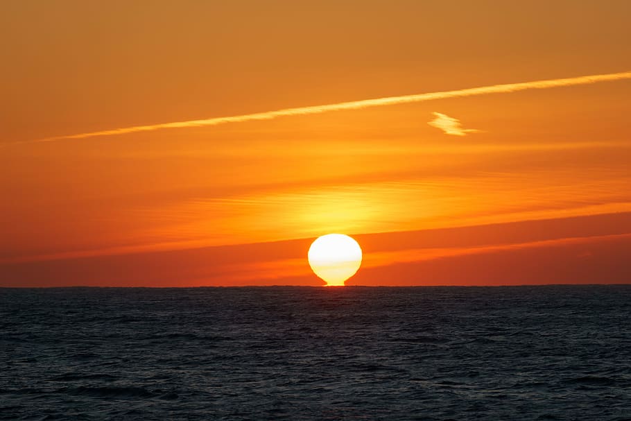 Liquid Sun, sun over the sea during golden hour, sunset, sunrise HD wallpaper
