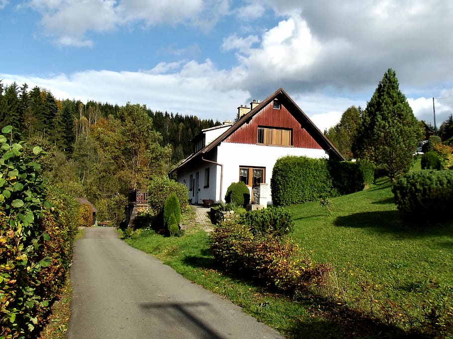 white and brown wooden house at daytime, cottage, recreation HD wallpaper