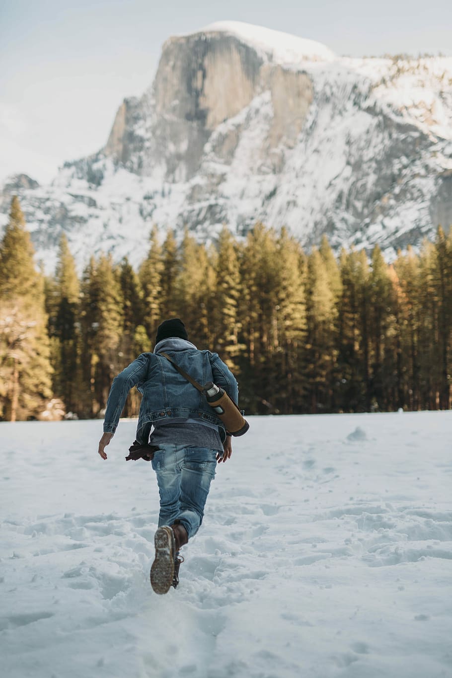 man running on snow near snowy mountain during daytime, man running on snowfield near mountain alps HD wallpaper