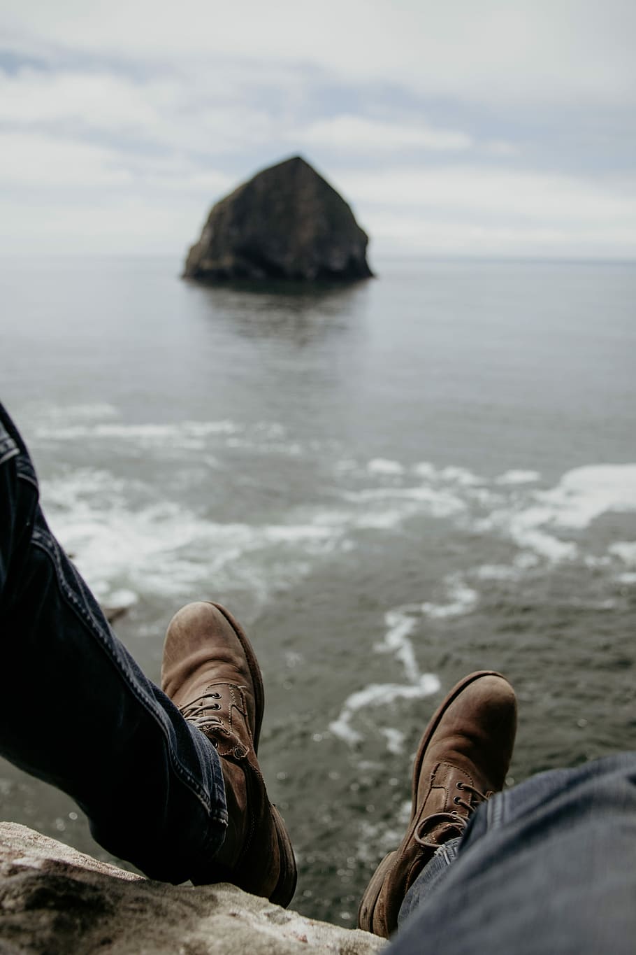 person sitting on rock formation, person sitting on boulder, shoe HD wallpaper
