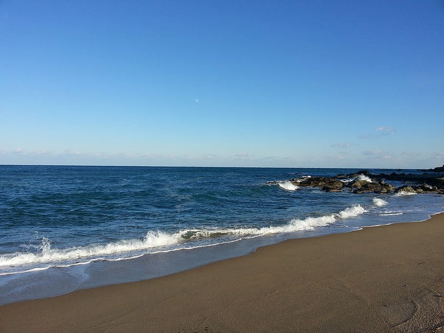 sea, waves, beach, water, land, sky, beauty in nature, horizon over water HD wallpaper