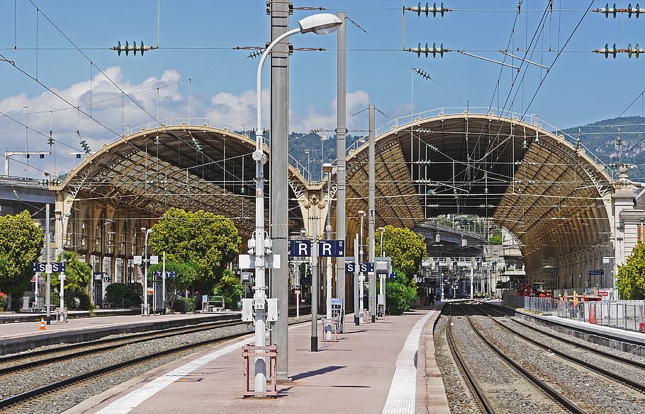 White Electric Post Near Railway, architecture, platform, railroad HD wallpaper