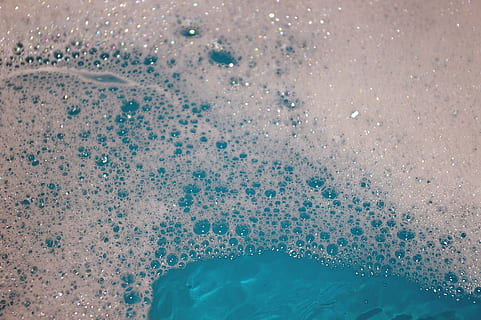bubbles on blue body of water, bath water, badeschaum, soap bubbles HD wallpaper