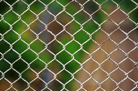 selective focus of gray fence, chainlink, wire, metal, security HD wallpaper