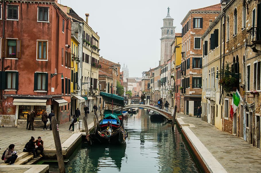 Venice Grand Canal, people walking beside canal near buildings HD wallpaper