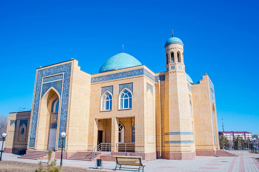 beige concrete mosque at daytime, city mosque, architecture, monument, HD wallpaper