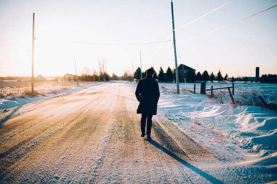 road, trees, snow, man, guy, eyeglasses, back, path, post, house HD wallpaper