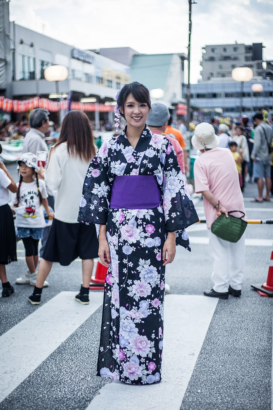woman wearing kimono outdoor, yukata, lady, country japan, culture, HD wallpaper