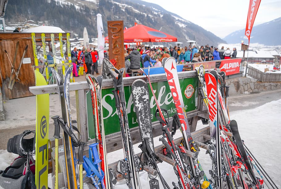 3,300+ Apres Ski Stock Photos, Pictures & Royalty-Free Images - iStock