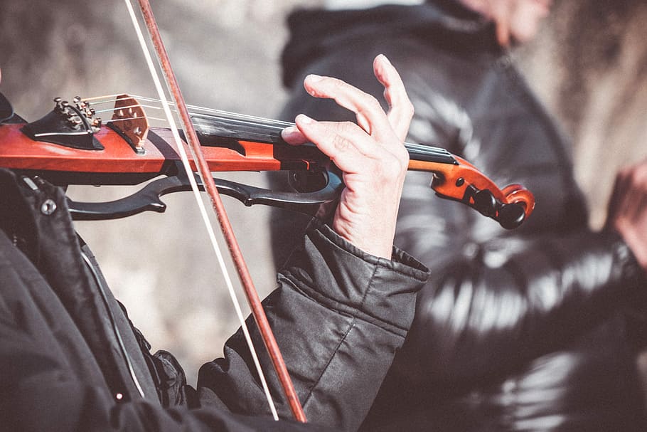 Street Performer Violinist Close Up, artist, music, people, play, HD wallpaper