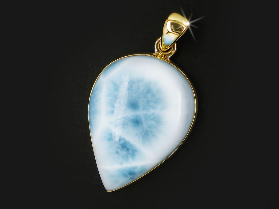 close up photography of frost iced accent pear cut gold bailed pendant