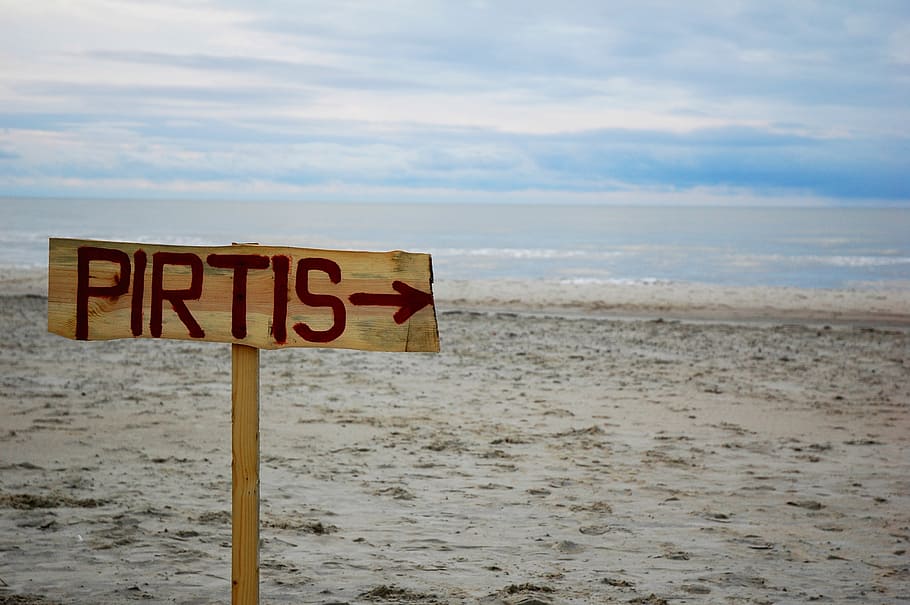 arrow, beach, direction, bathhouse, sky, destination, wooden HD wallpaper