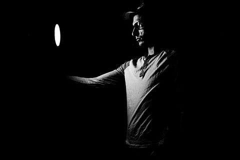 man holding round light inside dark room, people, black And White HD wallpaper