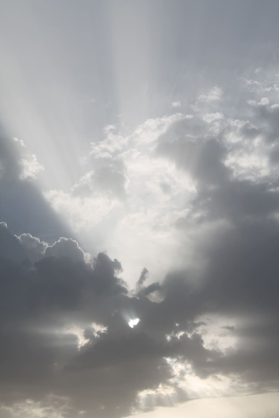 clouds, backlight, sky, rays of sunshine, cloud - sky, beauty in nature HD wallpaper