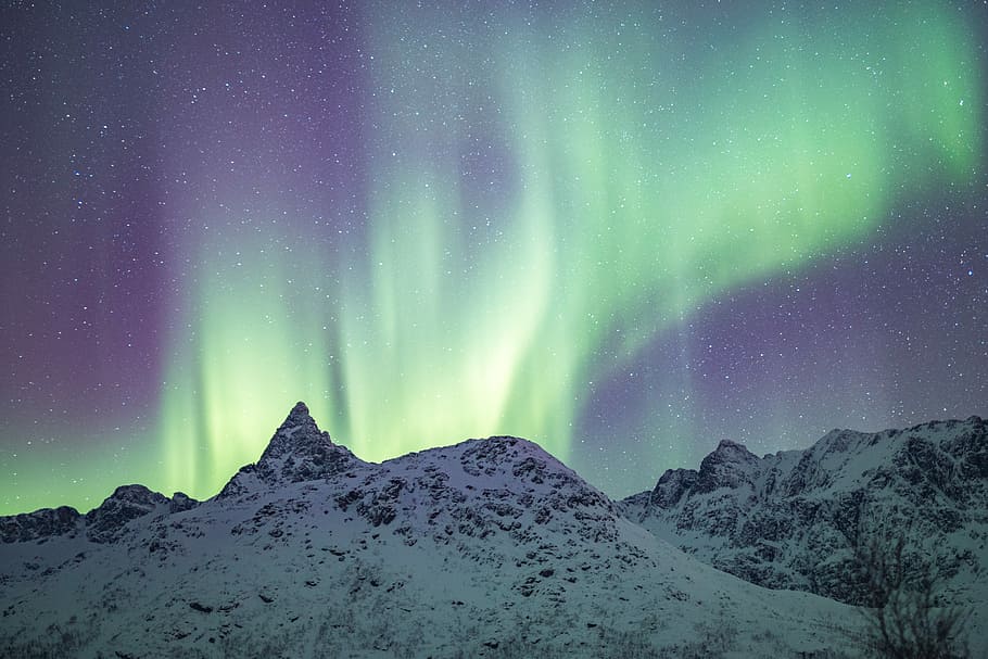 glacier mountain with aurora borealis, ice cupped mountain under starry night and green light fixture HD wallpaper