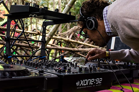 man controlling Xone 92 DJ turntable, sound, music, equipment HD wallpaper