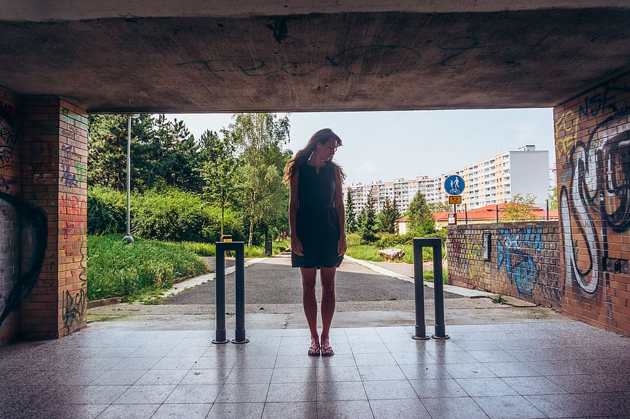 architecture, building, infrastructure, sky, people, walking HD wallpaper