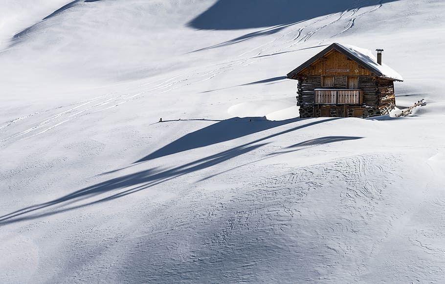 brown wooden house during winter, bungalow, chalet, cold, zing HD wallpaper