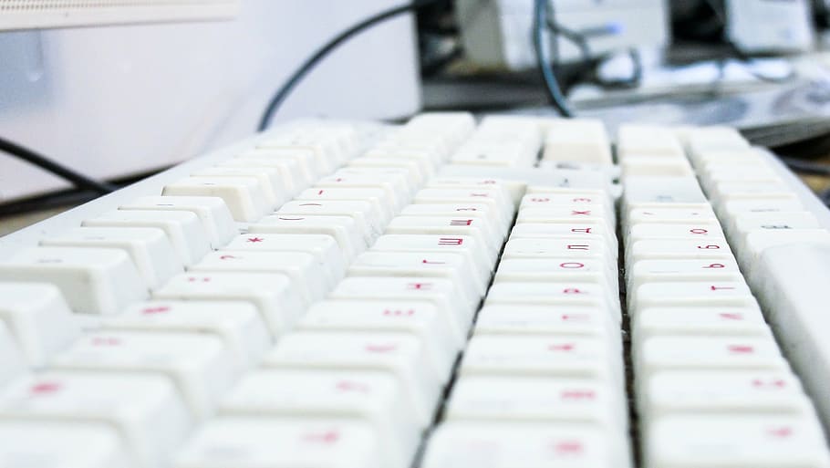 shallow focus photography of white computer keyboard, pink HD wallpaper
