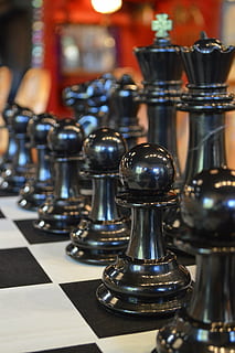 shallow focus photography of chess pieces, chessboard, black HD wallpaper