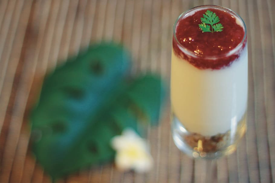 selective focus and food photography of strawberry milkshake HD wallpaper