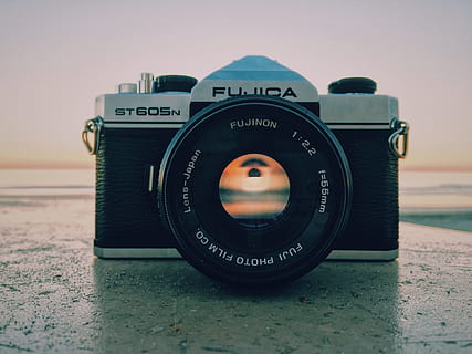 back and white Fujica DLSR camera, black and gray Fujica DSLR camera HD wallpaper