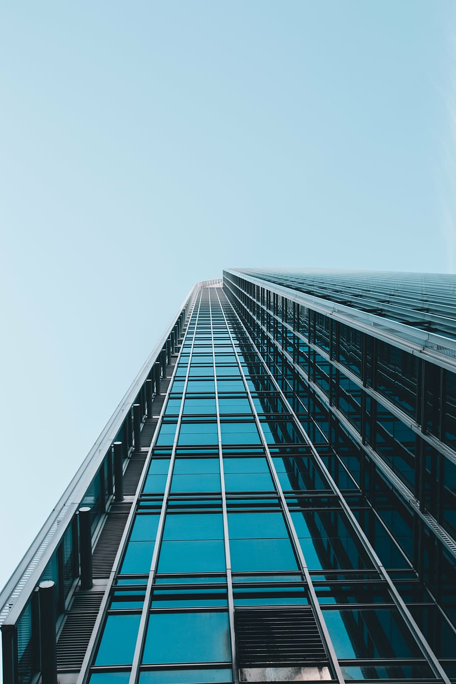 high-rise building photography during daytime, architecture HD wallpaper