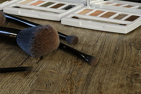black makeup brush near white makeup palette, cosmetics, make up HD wallpaper