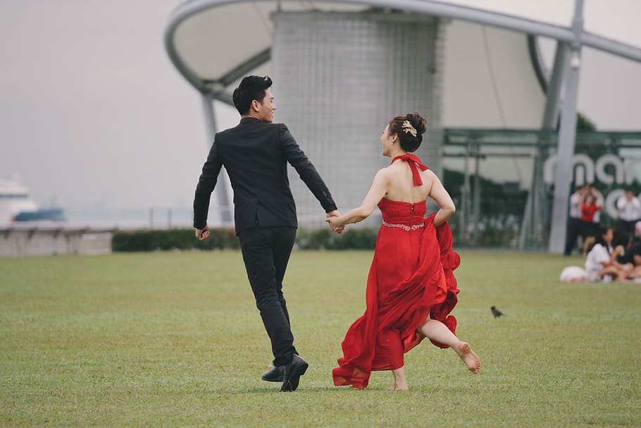 The new journey, couple running on grass lawn, motion, red, dress HD wallpaper