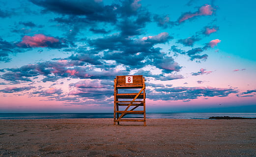 brown wooden stand on shore under gray sky, brown lifeguard chair facing the ocean under the gray clouds HD wallpaper