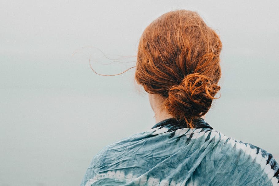 woman wearing grey and white shirt, outdoors, sea, rear View HD wallpaper