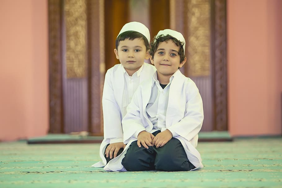 two boys kneeling on green floor, Student, Hafiz, Cami, Islam