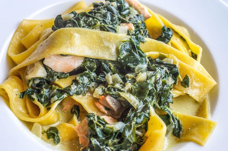 Tagliatelle, Spinach, Salmon, Fish, noodles, food, pasta, gourmet HD wallpaper