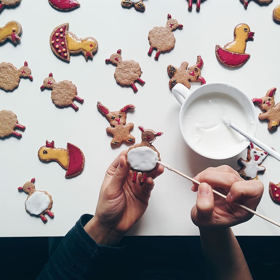 Decorating Easter gingerbread, cooking, hands, process, top view HD wallpaper