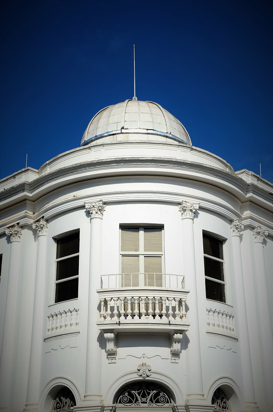 facade, old, window, architecture, building, white, balcony HD wallpaper