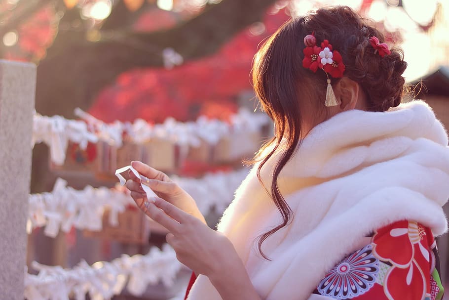 depth of field photography of woman in red and white floral dress HD wallpaper