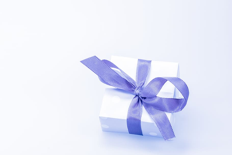 White Box With Purple Ribbon, birthday, christmas, gift, packaging HD wallpaper