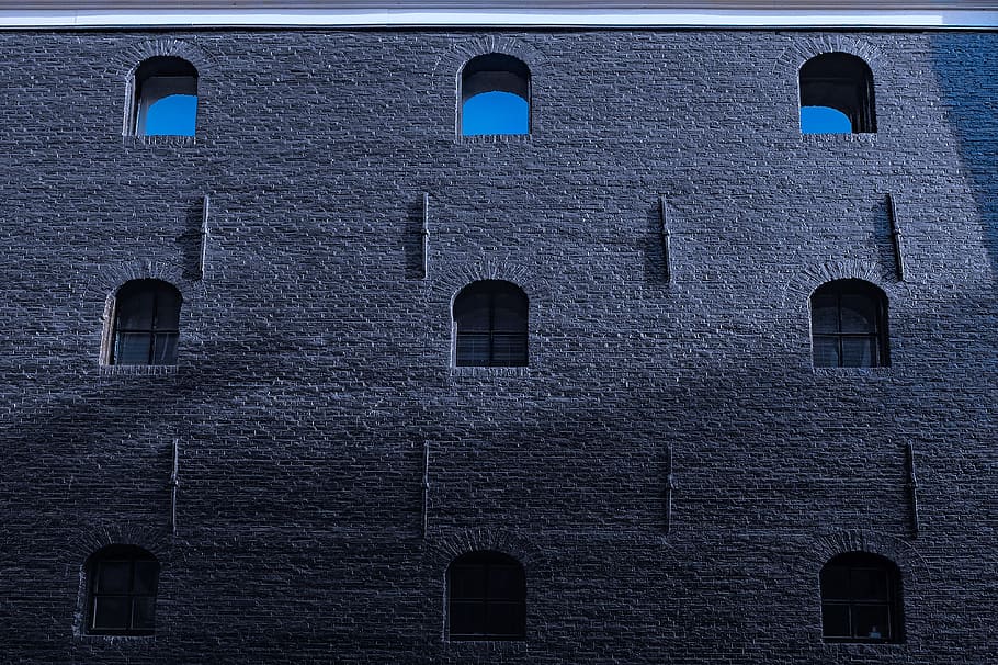 building, facade, abstract, wall, dark, jail, brick wall, moonlight HD wallpaper