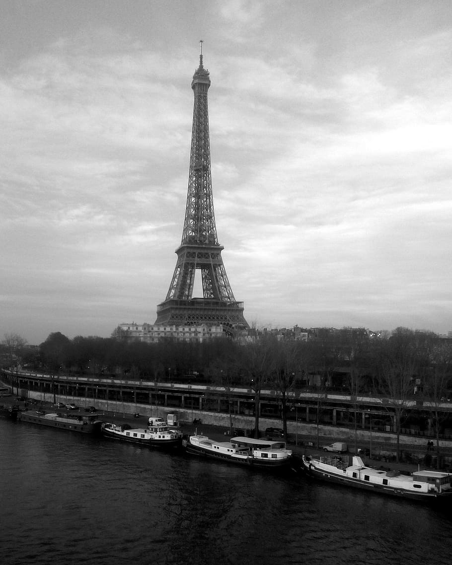 grayscale photo of Eiffel tower and boats docked near pier, grayscale photo of Eiffel Tower, Paris France