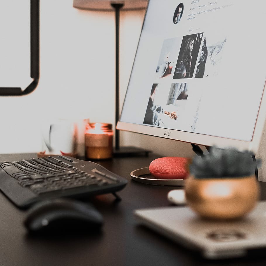 white flat screen computer monitor on top of black wooden table, silver flat screen computer monitor HD wallpaper