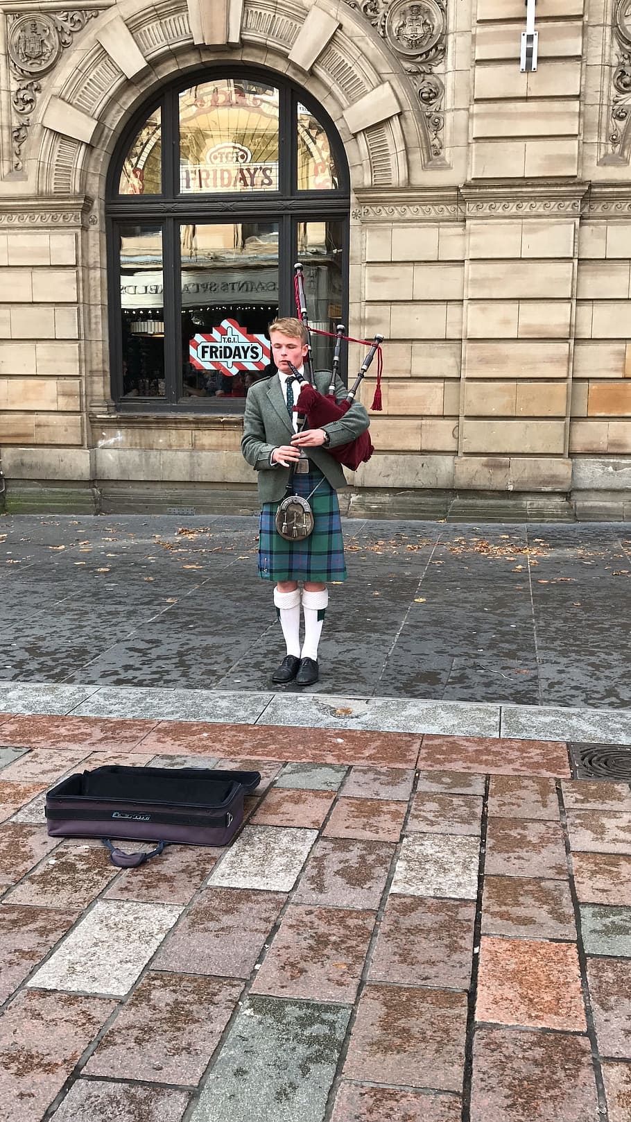 pipe, glasgow, pedestrian, full length, architecture, real people HD wallpaper