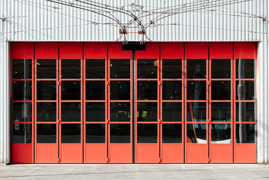 Red close. Дверь пожарной станции. Контейнер красный двери. Пожарная машина в гараже. Лесная пожарная станция.