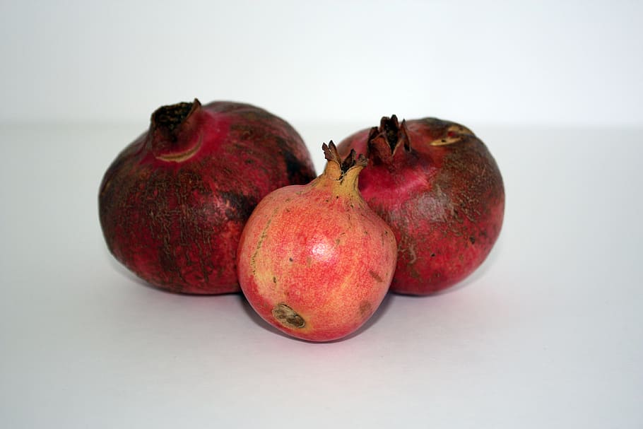 pomegranates, red, fruit, composition, still life, healthy eating HD wallpaper