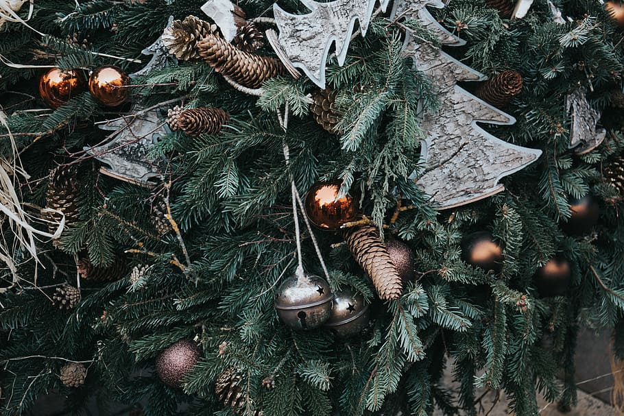 Christmas tree with baubles and pine cone, ball, decor, ornament HD wallpaper