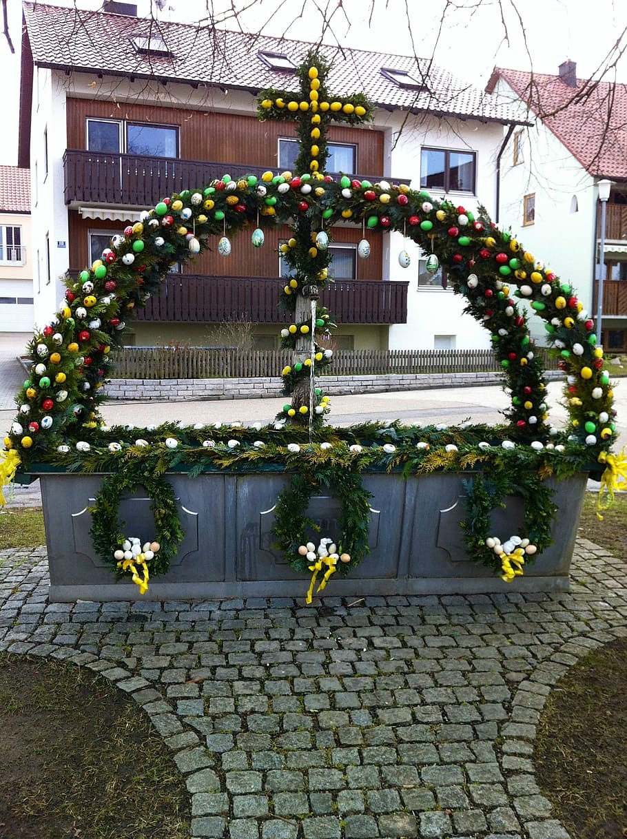 easter well pollanten, easter egg, house, architecture, flower HD wallpaper
