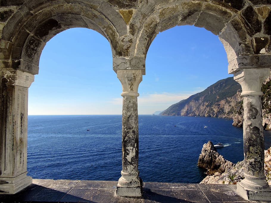 arch-shaped gray concrete pillar beside the sea, window, column HD wallpaper